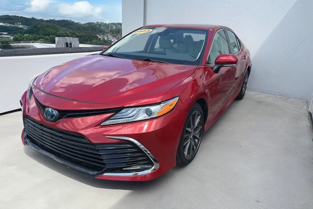 2023 Toyota Camry Hybrid XLE photo 1