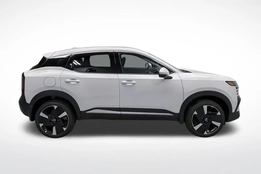 2025 Nissan Kicks SR photo 1