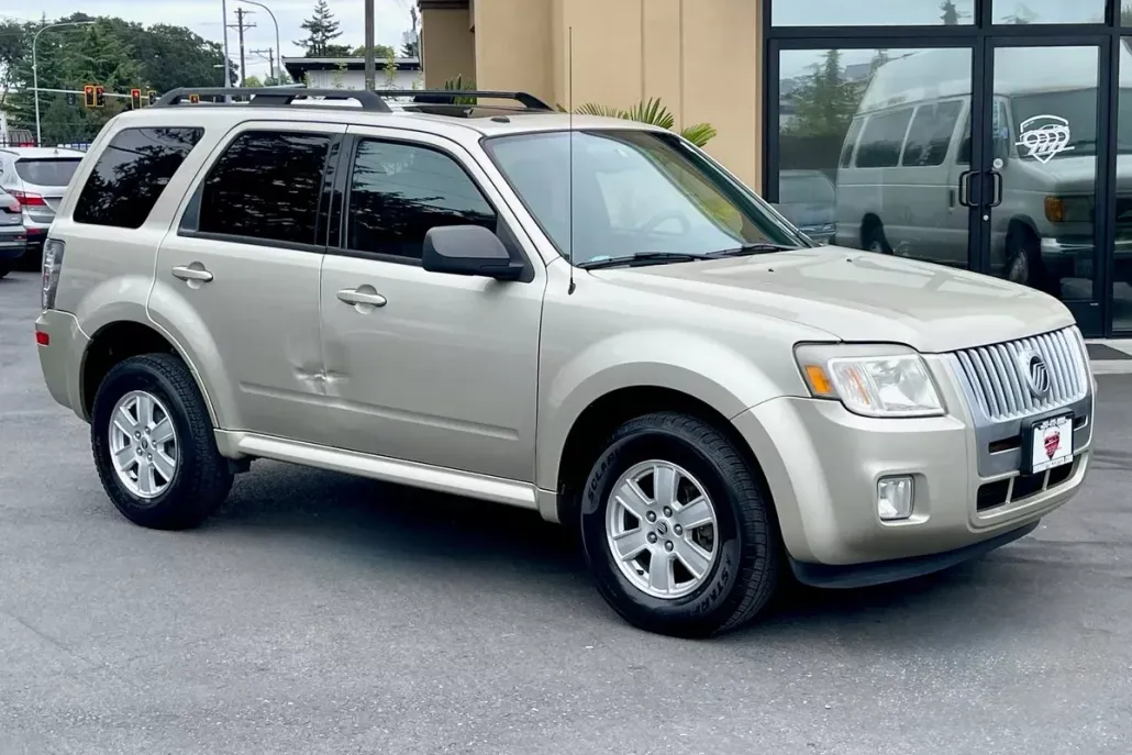2010 Mercury Mariner Luxury photo 1