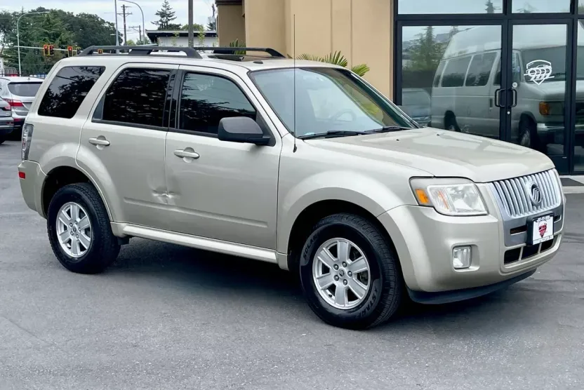 2010 Mercury Mariner Luxury photo 1