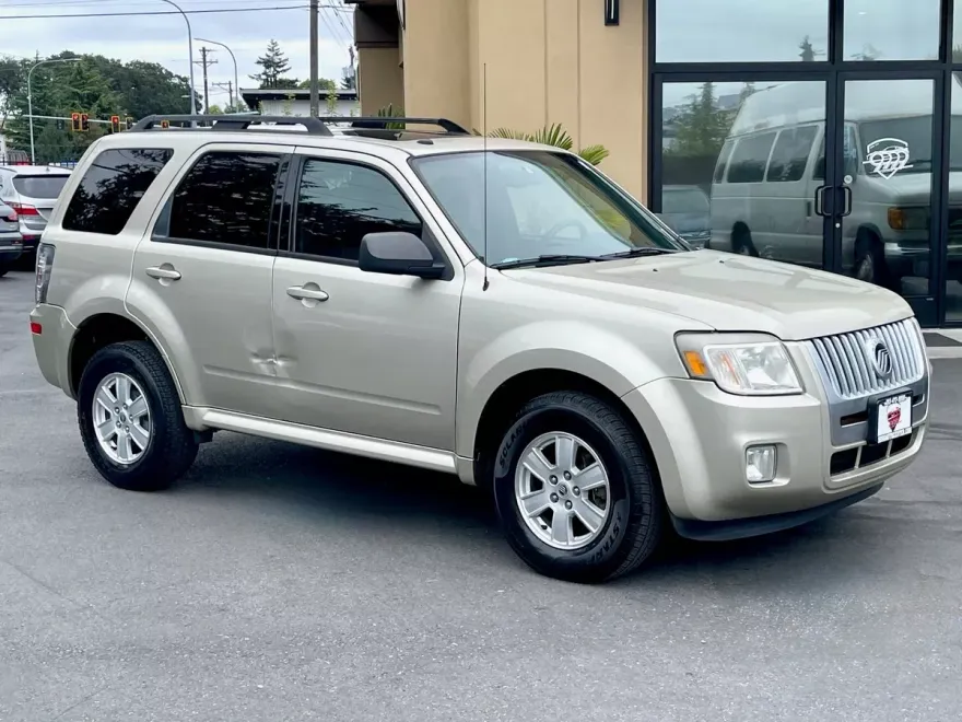2010 Mercury Mariner Luxury photo 1