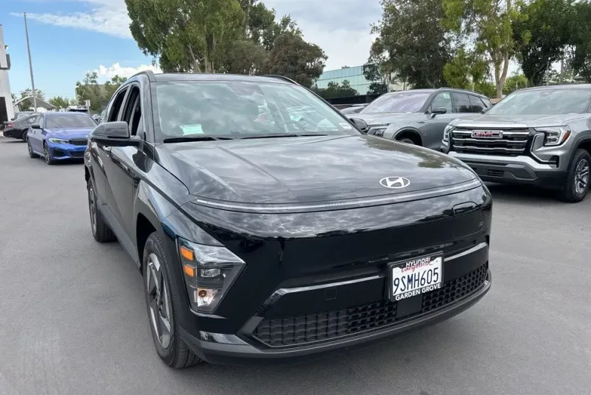 2025 Hyundai Kona Electric SEL photo 1