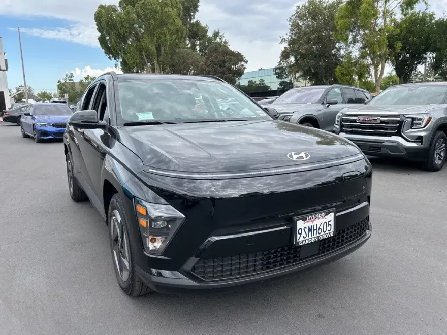 2025 Hyundai Kona Electric SEL photo 1
