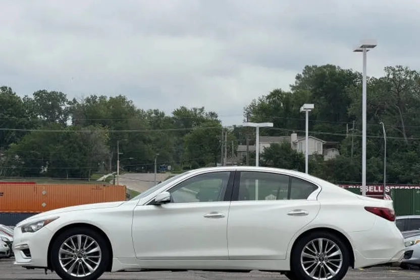 2021 Infiniti Q50 LUXE photo 1