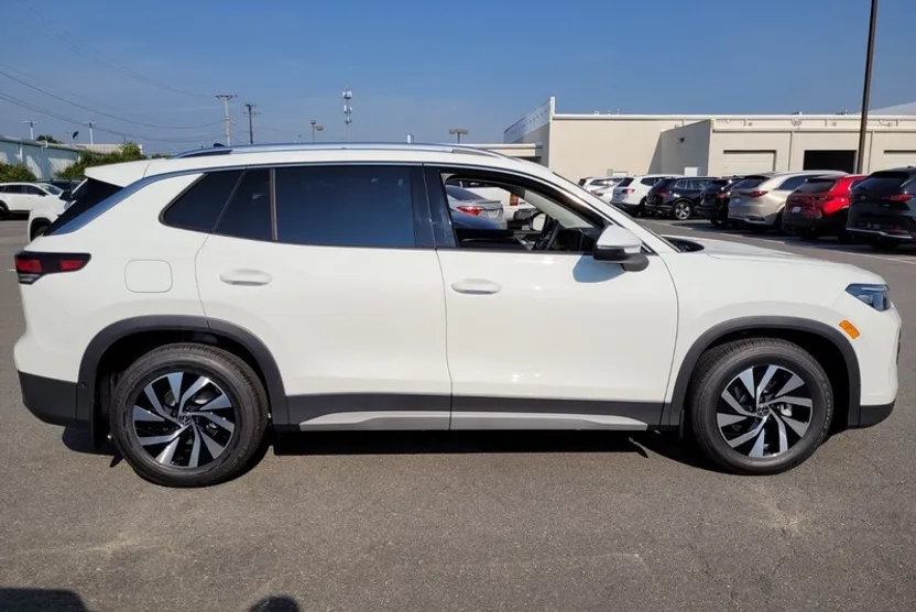 2025 Volkswagen Tiguan S photo 1