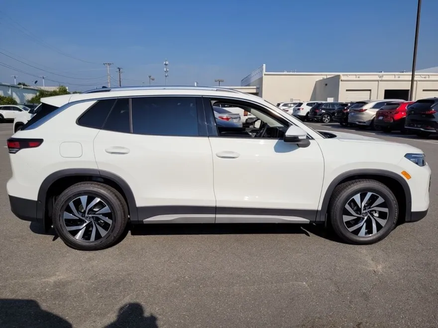 2025 Volkswagen Tiguan S photo 1