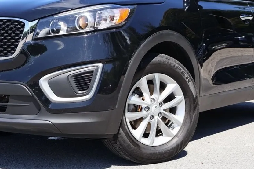 2018 Kia Sorento LX photo 1