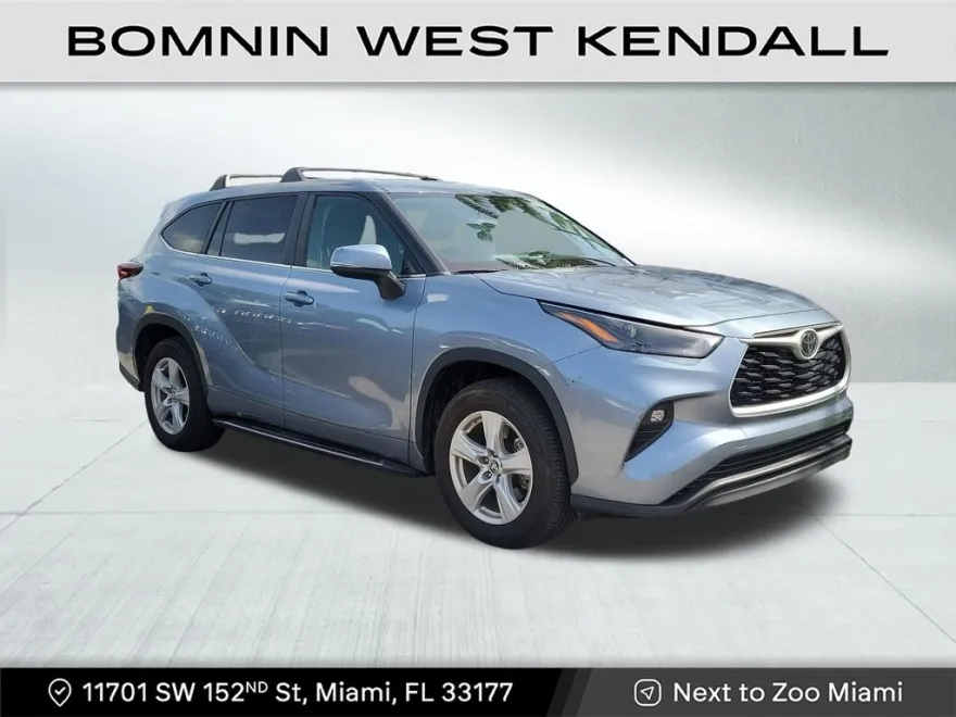 2024 Toyota Highlander LE photo 1