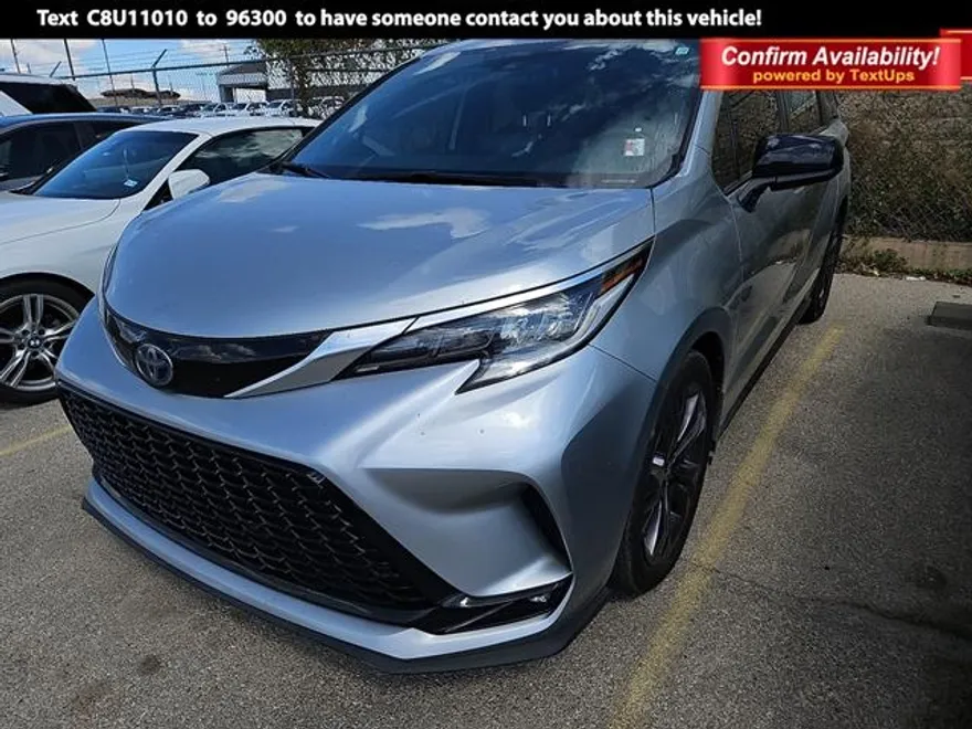2022 Toyota Sienna XSE photo 1