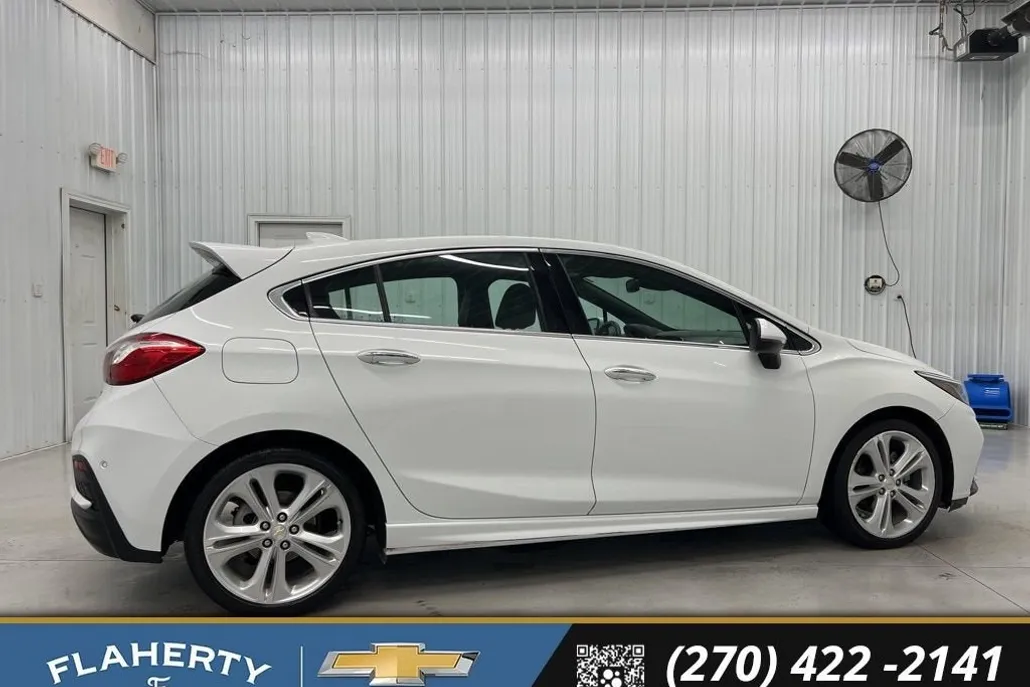 2017 Chevrolet Cruze Premier photo 1
