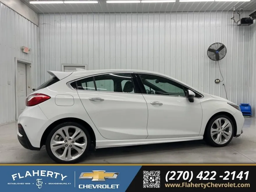 2017 Chevrolet Cruze Premier photo 1