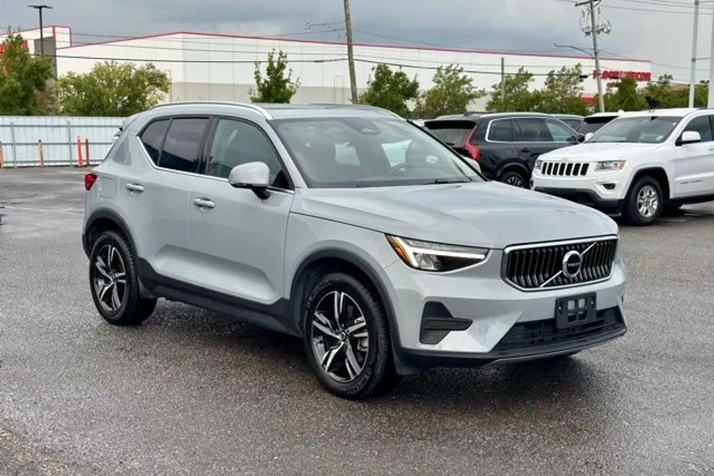 2025 Volvo XC40 Core photo 1