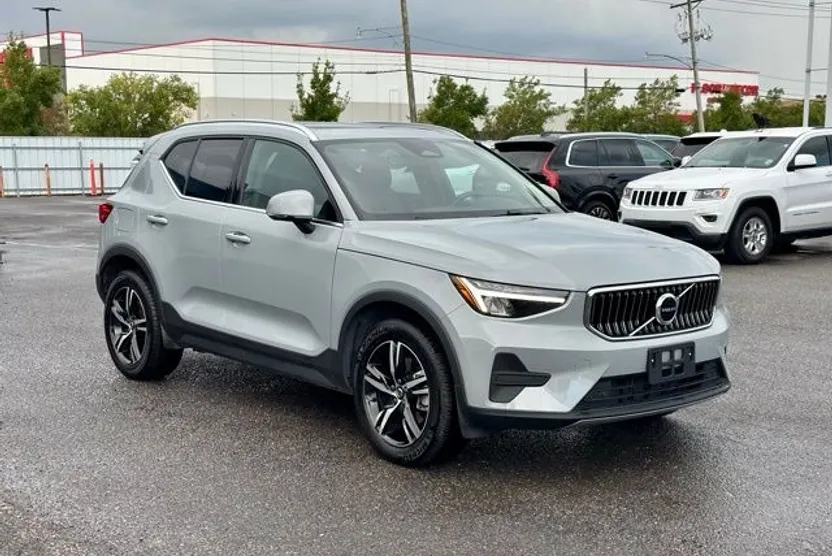 2025 Volvo XC40 Core photo 1