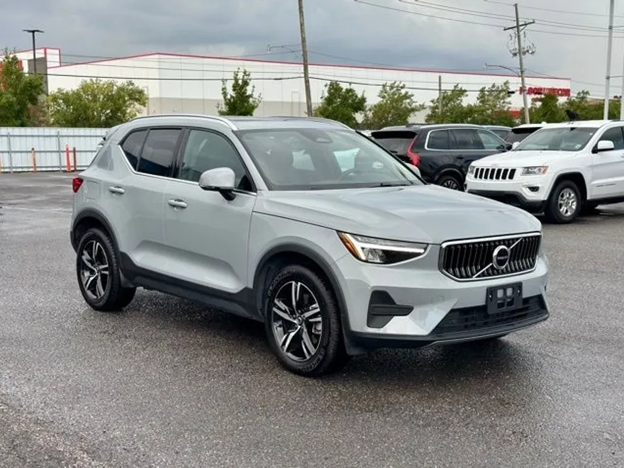 2025 Volvo XC40 Core photo 1