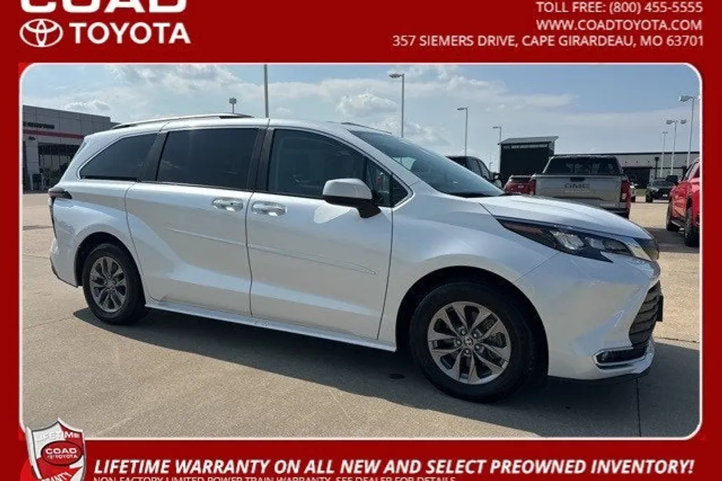 2024 Toyota Sienna XLE photo 1