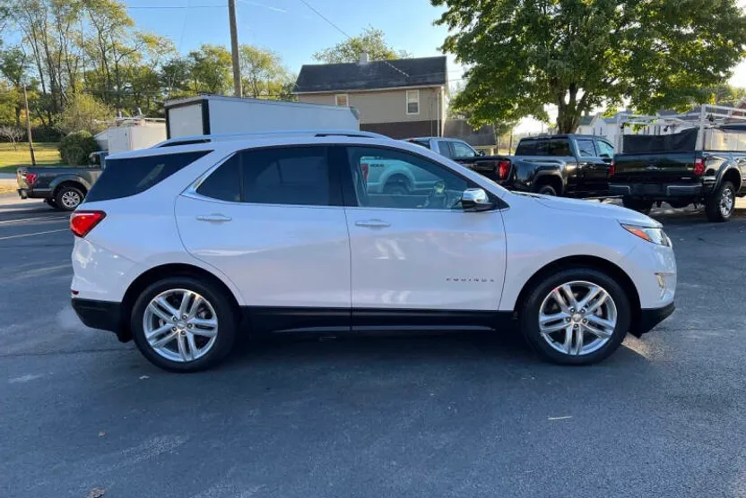 2019 Chevrolet Equinox Premier photo 1