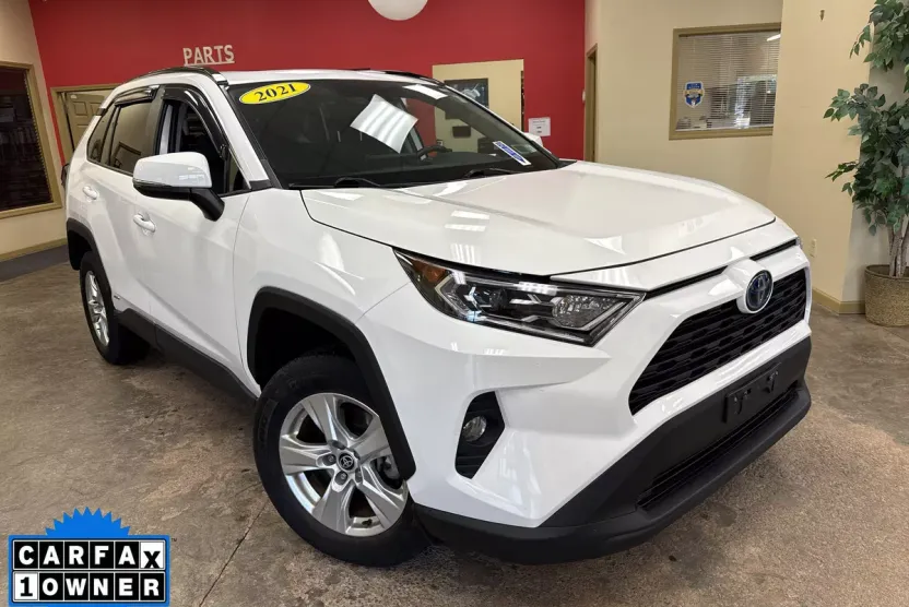 2021 Toyota RAV4 Hybrid XLE photo 1