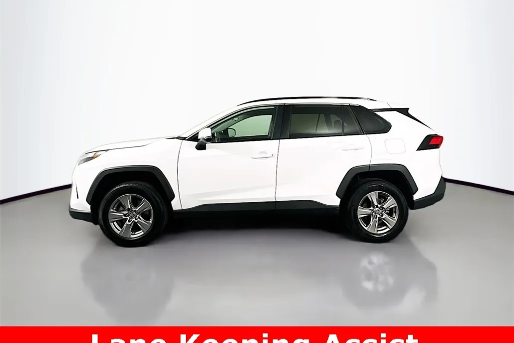 2024 Toyota RAV4 XLE photo 1