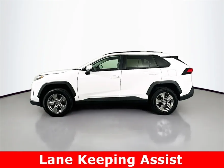 2024 Toyota RAV4 XLE photo 1