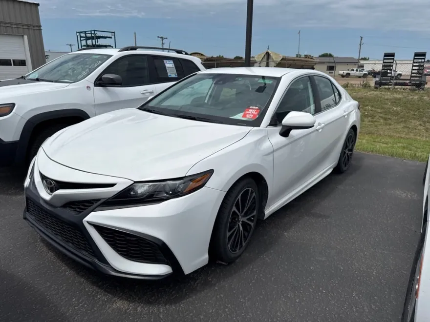 2021 Toyota Camry SE photo 1