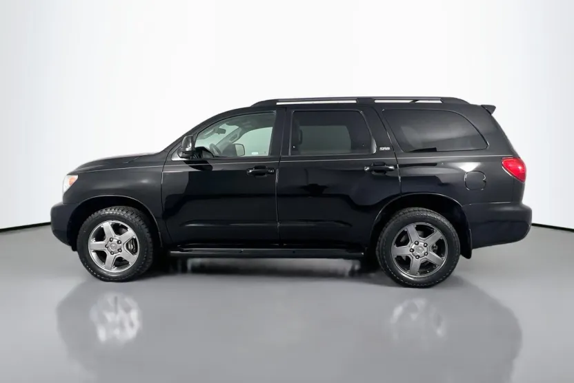 2013 Toyota Sequoia SR5 photo 1