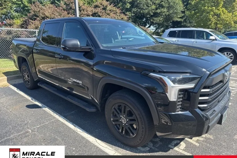 2024 Toyota Tundra SR5 photo 1