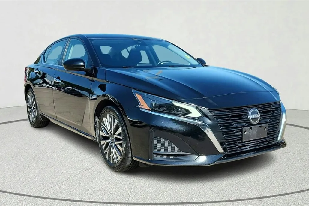 2023 Nissan Altima 2.5 SV photo 1