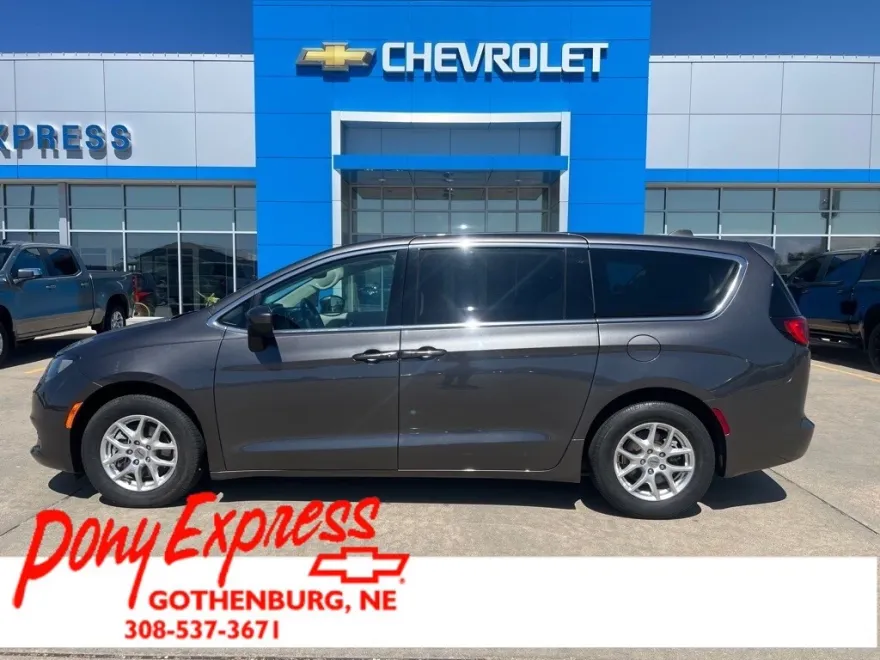 2023 Chrysler Voyager LX photo 1