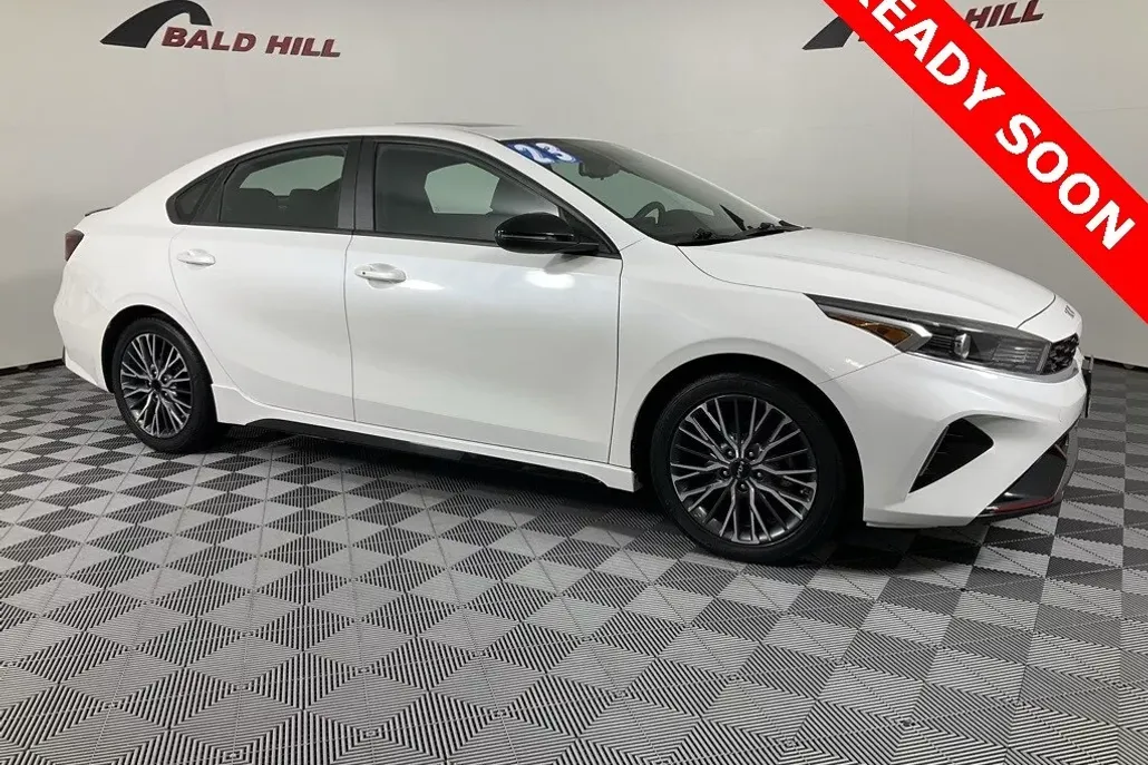 2023 Kia Forte GT-Line photo 1