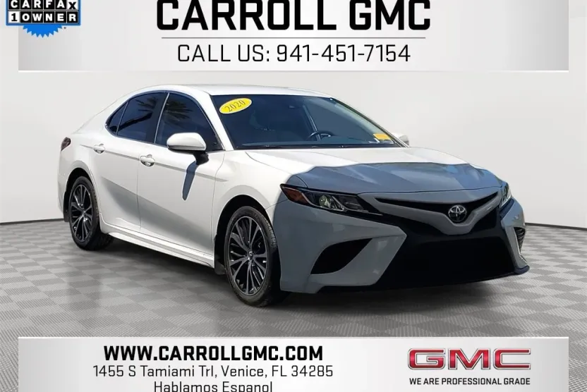 2020 Toyota Camry SE photo 1