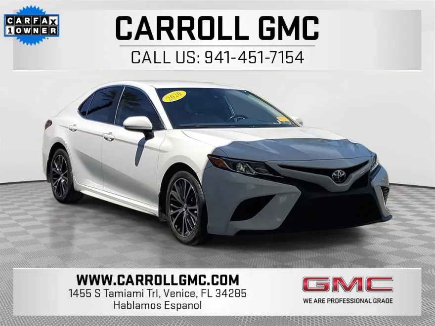 2020 Toyota Camry SE photo 1