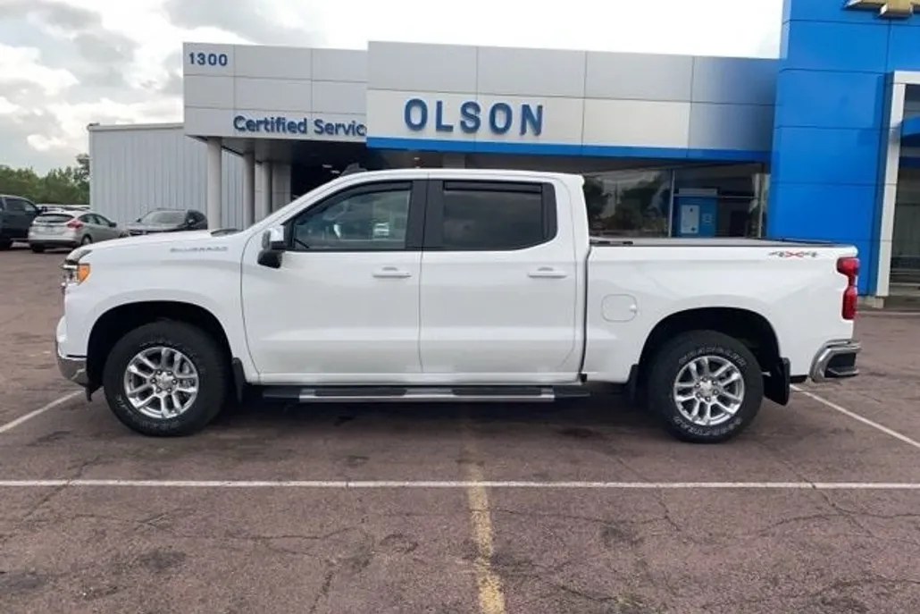 2025 Chevrolet Silverado 1500 LT photo 1