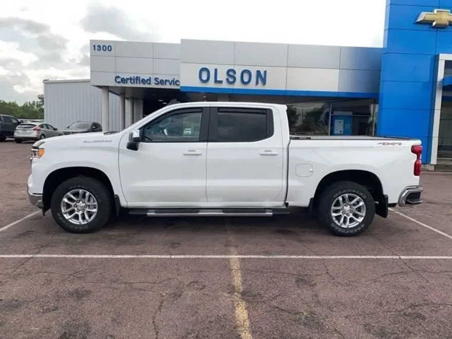 2025 Chevrolet Silverado 1500 LT photo 1