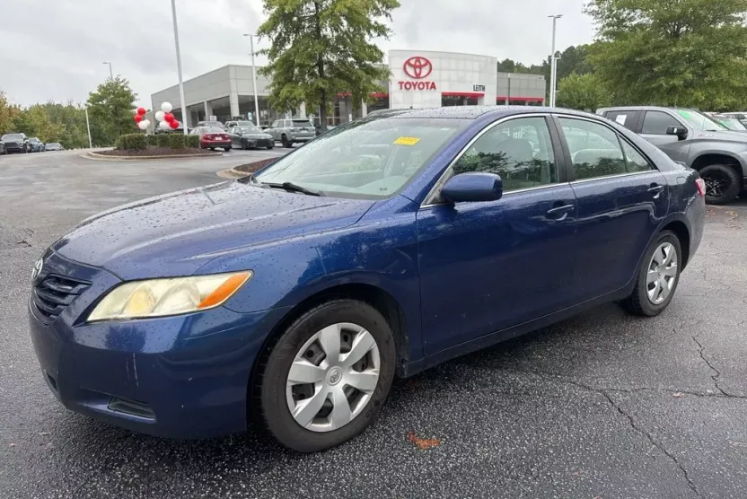 2009 Toyota Camry LE photo 1