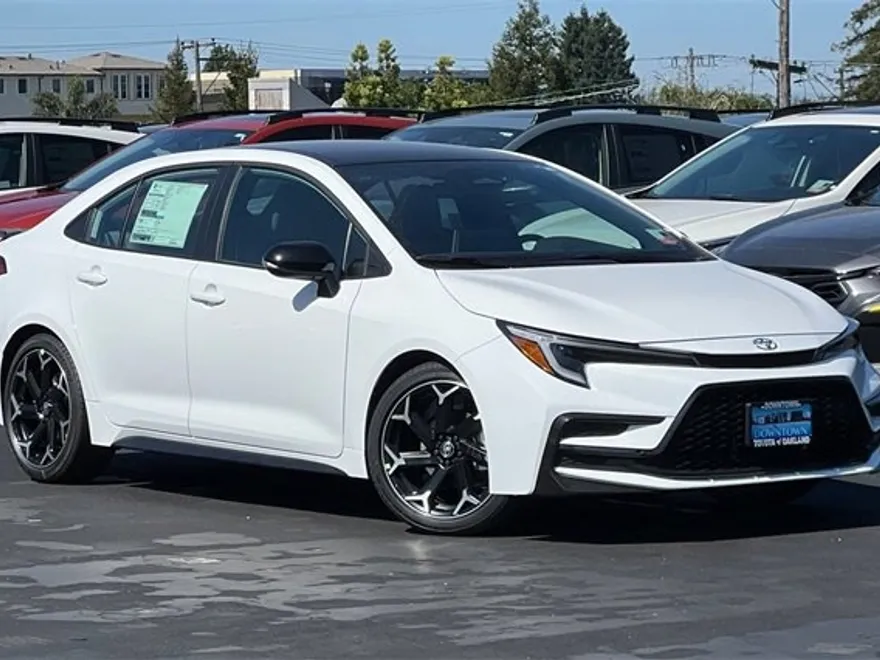2025 Toyota Corolla LE photo 2
