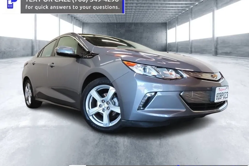 2018 Chevrolet Volt LT photo 1