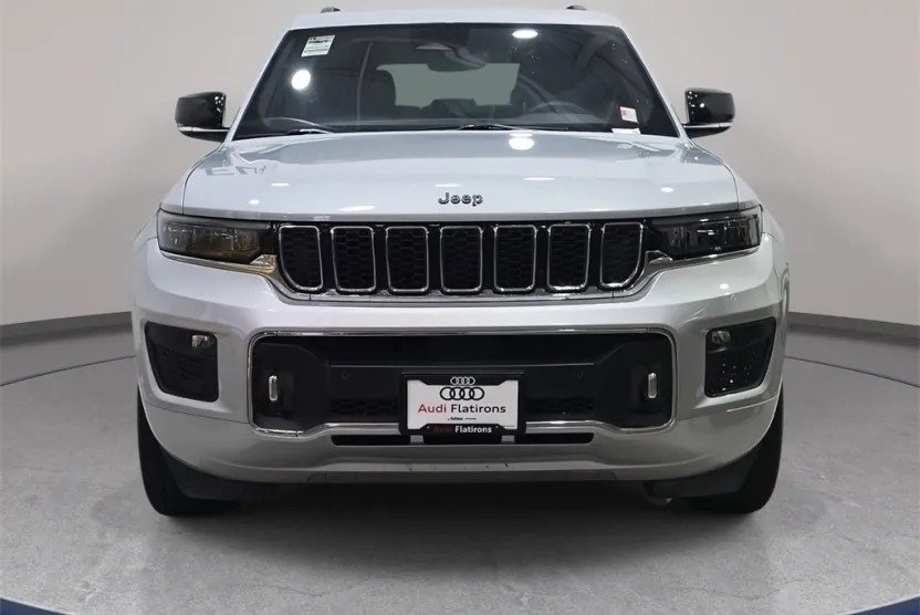 2023 Jeep Grand Cherokee Overland photo 1