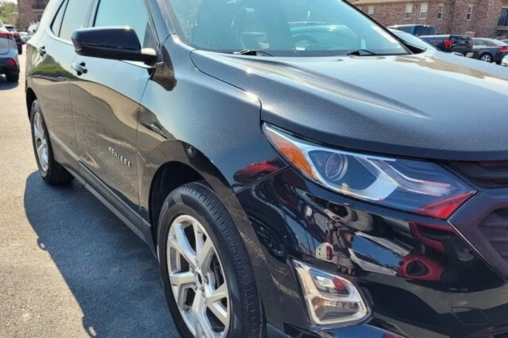 2020 Chevrolet Equinox LT photo 1