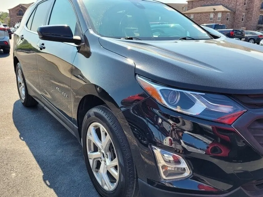 2020 Chevrolet Equinox LT photo 1