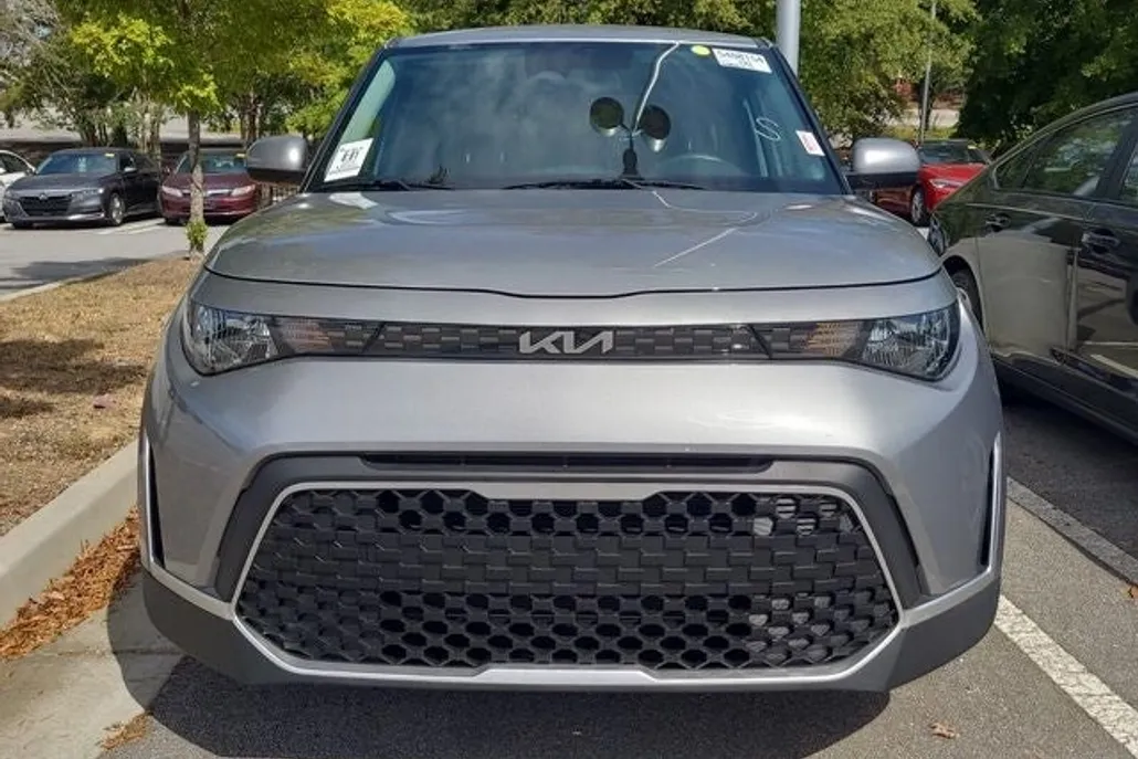 2023 Kia Soul S photo 1