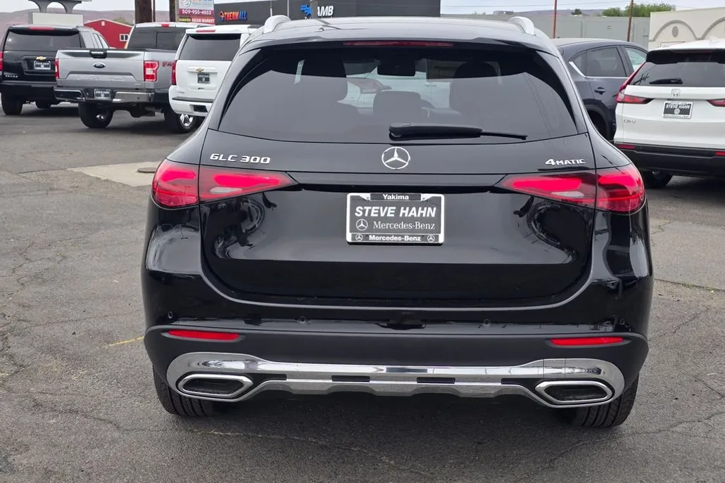2025 Mercedes Benz GLC 300 4MATIC photo 1