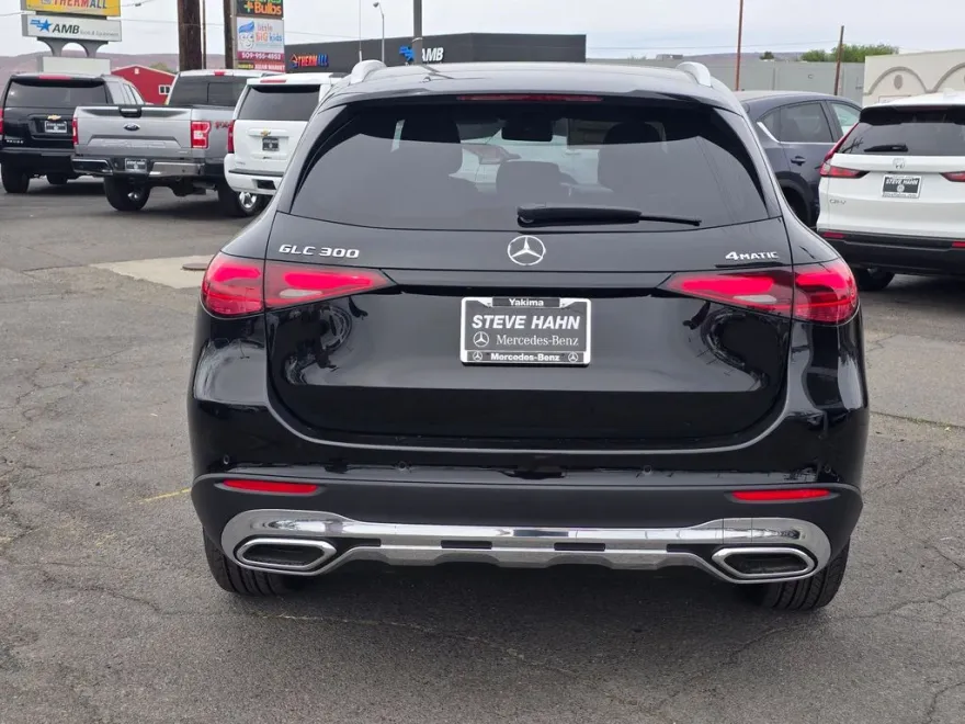 2025 Mercedes Benz GLC 300 4MATIC photo 1