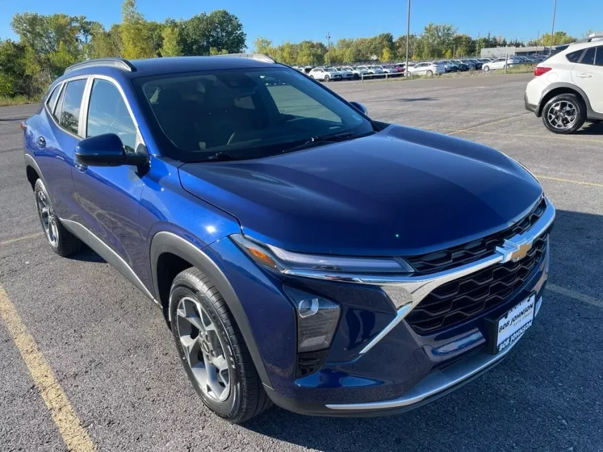 2024 Chevrolet Trax LT photo 1