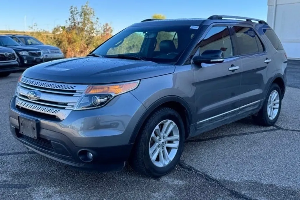 2013 Ford Explorer XLT photo 1