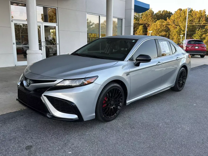 2021 Toyota Camry SE photo 1
