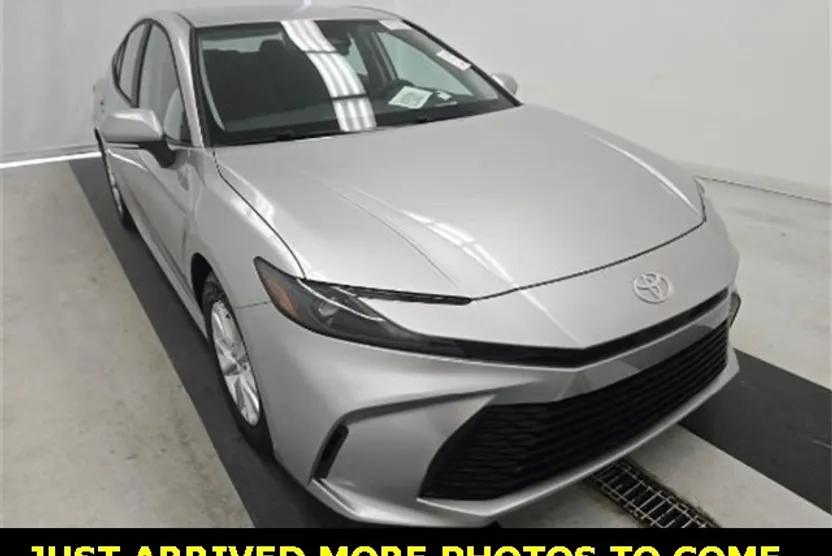 2025 Toyota Camry LE photo 1