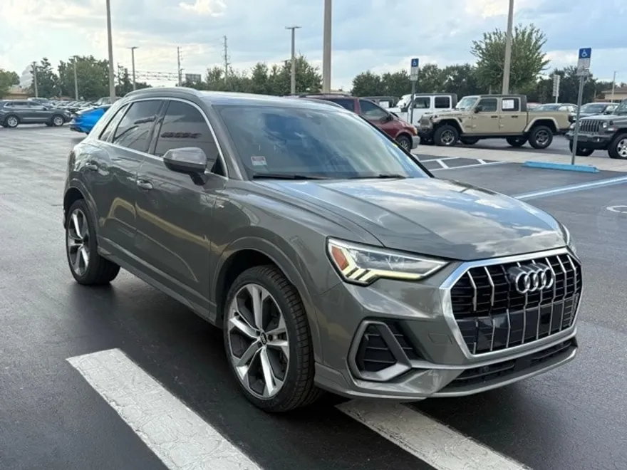 2019 Audi Q3 S line Premium Plus photo 1