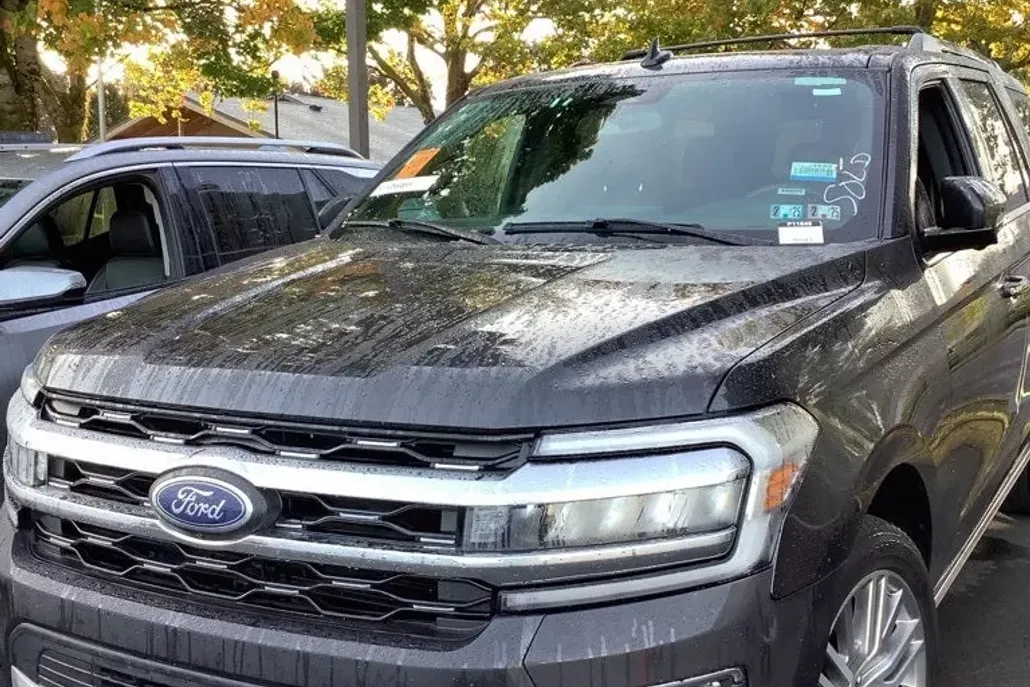 2024 Ford Expedition Limited photo 1