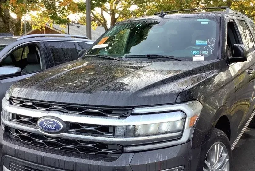 2024 Ford Expedition Limited photo 1
