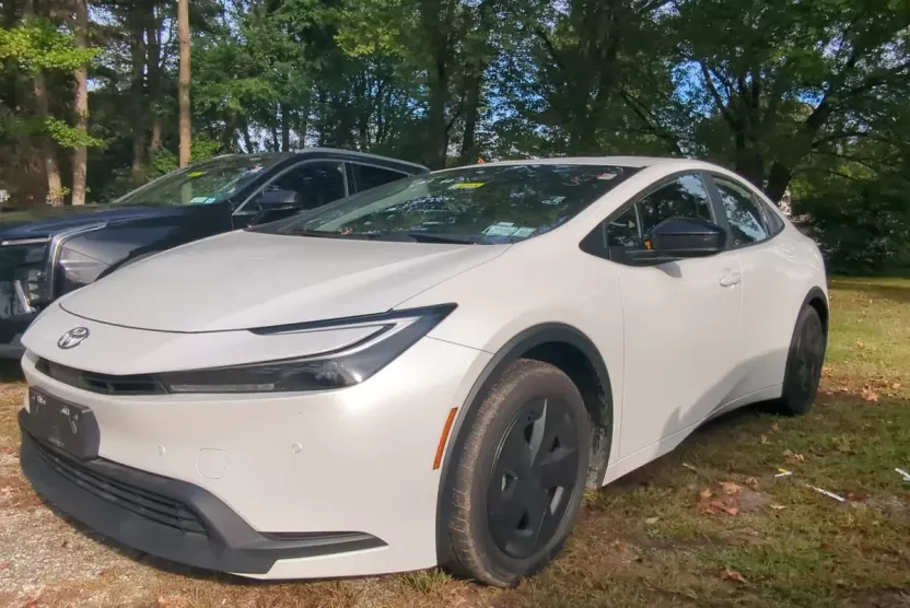 2024 Toyota Prius LE photo 1